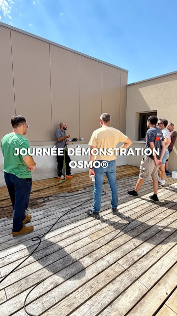 Retour sur la journée démonstration Osmo® 💡
À l’occasion du dégrisage et de la protection de notre terrasse, plusieurs artisans de différents domaines (peintres, ébénistes, menuisiers…) ont été conviés à une démonstration des produits Osmo®.
Au programme :
- Présentation de plusieurs gammes de produits Osmo®, notamment l’huile pour terrasses, le dégrisant, la peinture à l’huile ainsi que les autres produits destinés aux aménagements intérieurs
- Démonstrations des techniques d’application du dégrisant et de l’huile pour terrasses sur une surface réelle
Cette rencontre a permis aux participants de découvrir ou de redécouvrir les différentes protections naturelles à l’huile Osmo® et de bénéficier des conseils sur leur application. Ils sont donc désormais en mesure d’apporter à leurs clients des solutions naturelles et perméables à la vapeur d’eau pour protéger les bois.
📲 Retrouvez toutes les informations sur les produits Osmo® et leurs fiches techniques sur notre site internet : lien dans la bio !